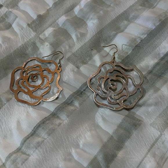 Express Black Dangling Flower Earrings - Picture 4 of 4
